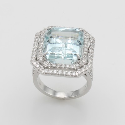 27118066a - Ring mit Aquamarin und Brillanten, WG 750/ 000, achteck. Ringkopf, Aquamarin im ...