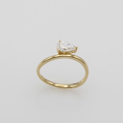 27118120a - Ring mit Diamanttropfen, GG 750/000, Diam. ca. 0.70-0.72 ct hochfeines Weiß(E)/vvs, RW ...