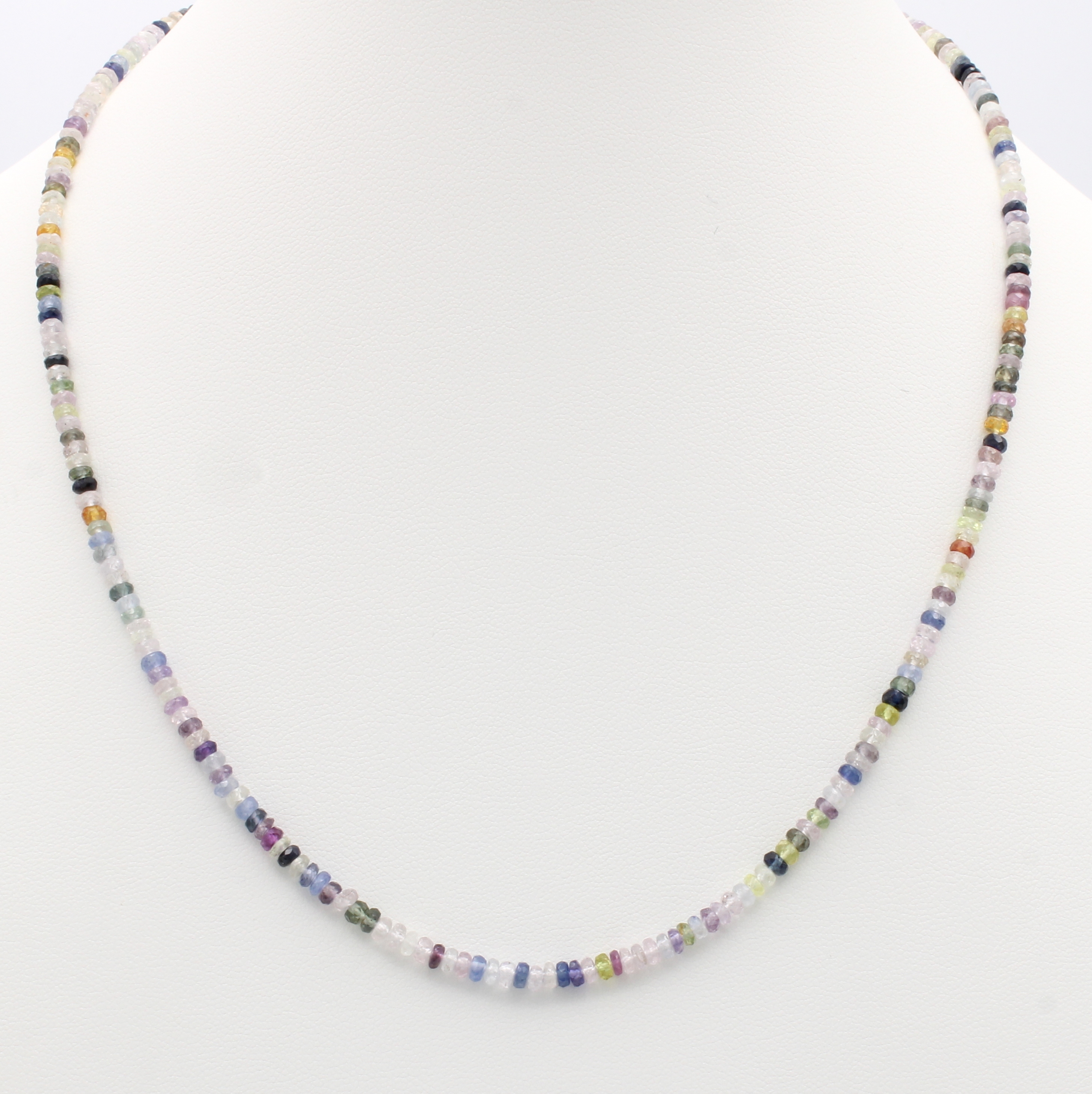 Image 27118229 - Saphirstrang, multicolourfarb. Saphirron- delle, D. ca. 3 mm, L. ca. 43 cm Schätzpreis: ...