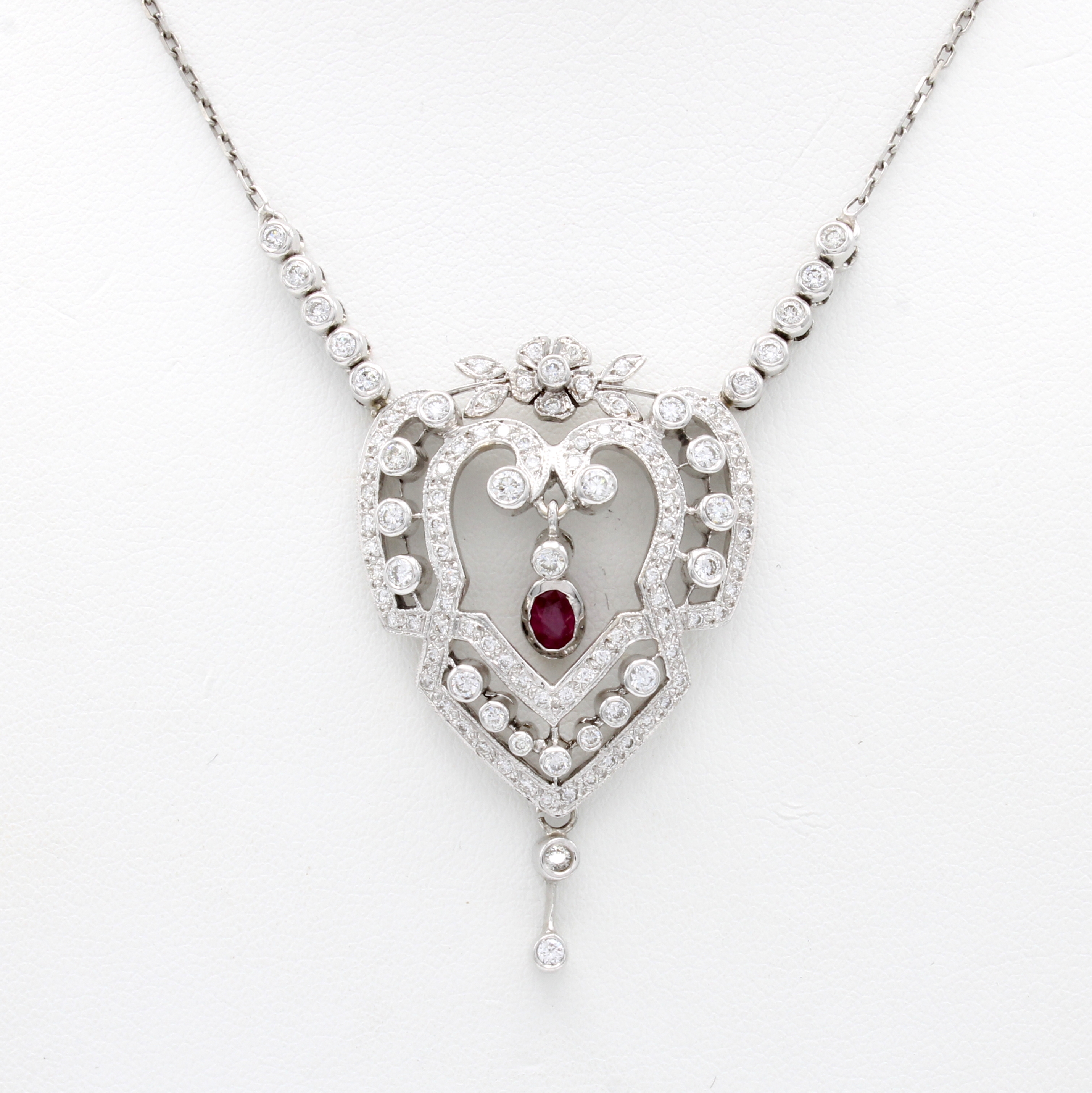 Image 27118274 - Collier mit Diamanten und Rubin, WG 750/000 , herzförm. Anhänger, ornamentreiche ...