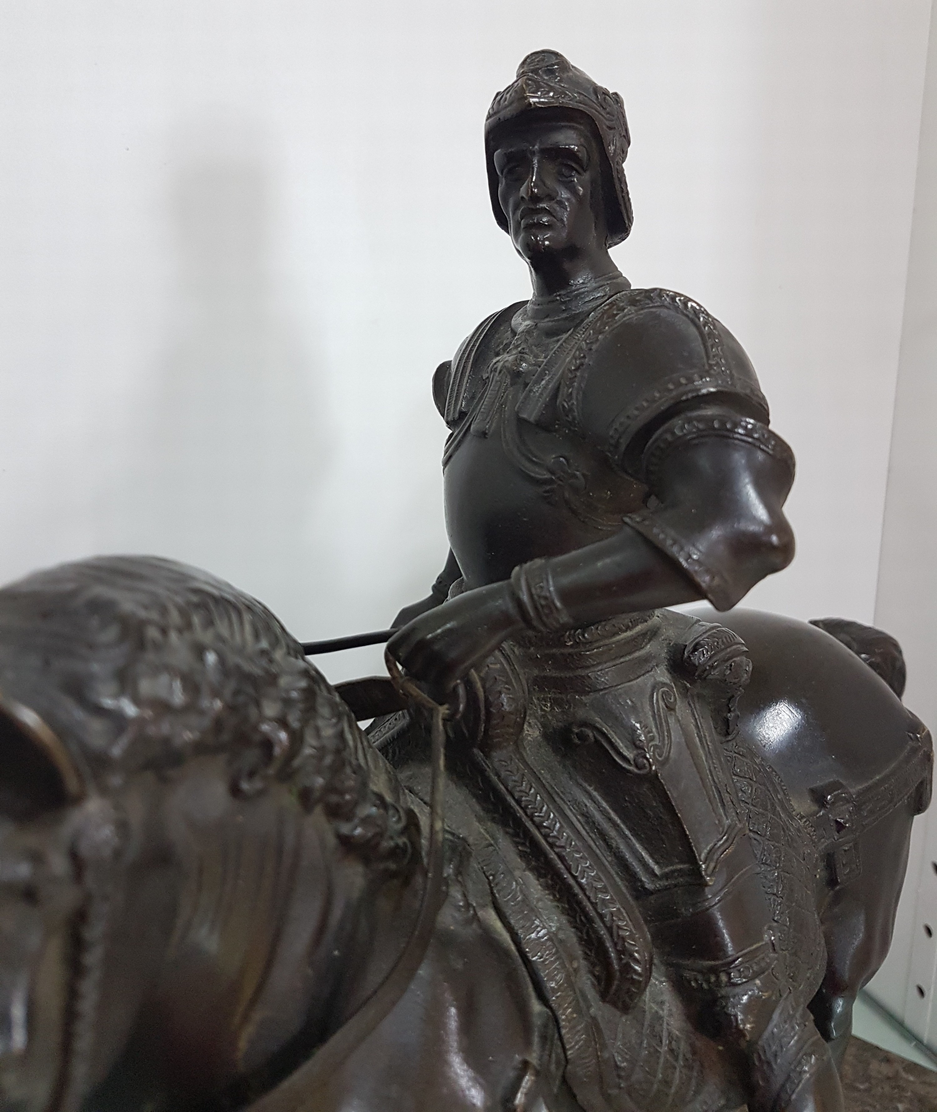 Detail c: Reiterstandbild des Bartolomeo Colleoni, nach Andrea del Verrocchio, um 1900, Bronze patiniert, auf Marmorsockel, H. 37,5 cm