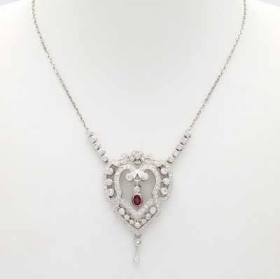 27118274a - Collier mit Diamanten und Rubin, WG 750/000 , herzförm. Anhänger, ornamentreiche ...