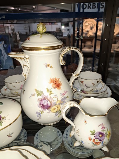 27118281d - Coffee service Old Flower with insect painting, Meissen, Knauf period or around 1890, 1st ...