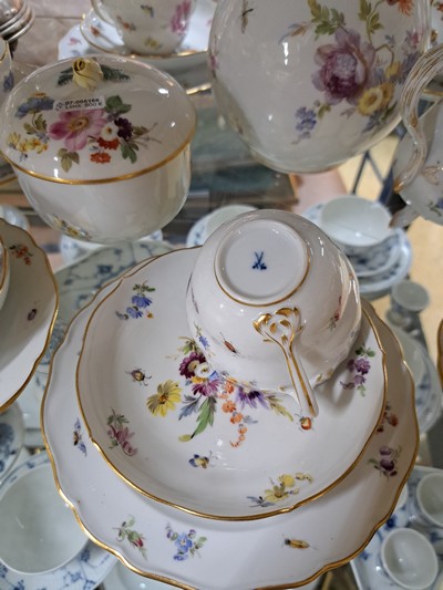 27118281g - Coffee service Old Flower with insect painting, Meissen, Knauf period or around 1890, 1st ...