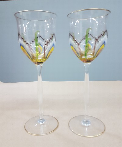 27118296b - Paar Stangen- bzw. Weingläser, Theresienthal, um 1900, farbloses Glas optisch geblasen, ...