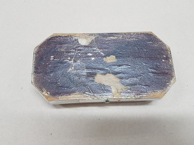27118314c - Reise-Necessaire aus Perlmutt, ausgehendes 19 .Jh., Korpus aus Bein belegt mit ...