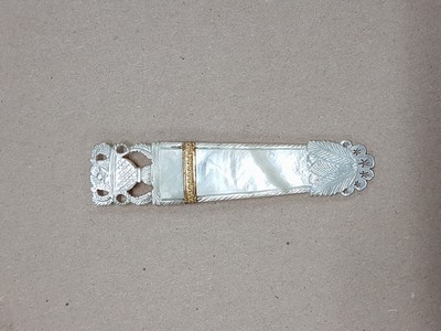 27118314h - Reise-Necessaire aus Perlmutt, ausgehendes 19 .Jh., Korpus aus Bein belegt mit ...
