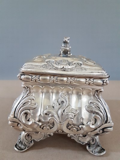 27118315g - Prunkvolle Wiener Zuckerdose, Wien, 1855, Meistermarke TD, wohl Thomas Dub, Silber, ...