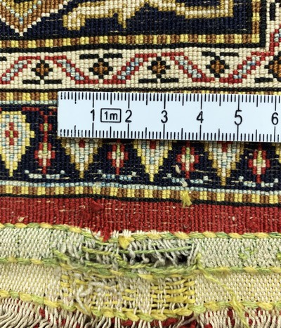 27118320f - Ghom Seide alt, Persien, Mitte 20.Jhd, reine Naturseide, ca. 210 x 136 cm, EHZ: 2 ...