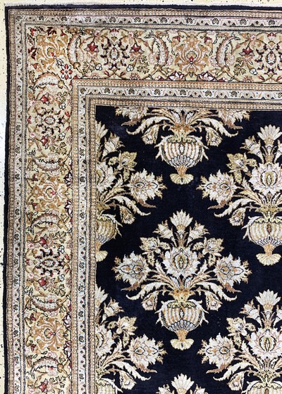 27118321d - Ghom Seide alt, Persien, Mitte 20.Jhd, reine Naturseide, ca. 215 x 140 cm, EHZ: 2 ...