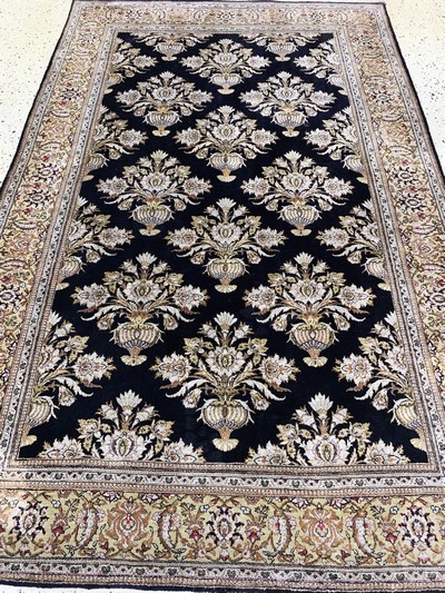 27118321f - Ghom Seide alt, Persien, Mitte 20.Jhd, reine Naturseide, ca. 215 x 140 cm, EHZ: 2 ...