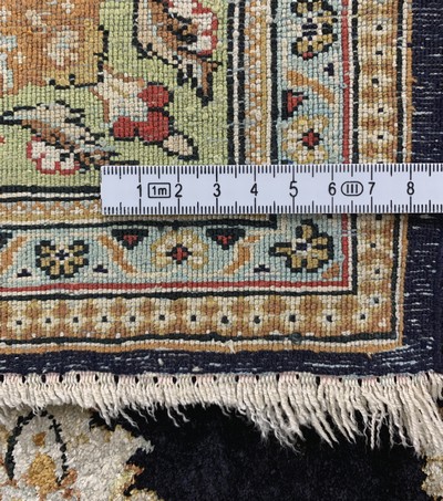 27118321g - Ghom Seide alt, Persien, Mitte 20.Jhd, reine Naturseide, ca. 215 x 140 cm, EHZ: 2 ...