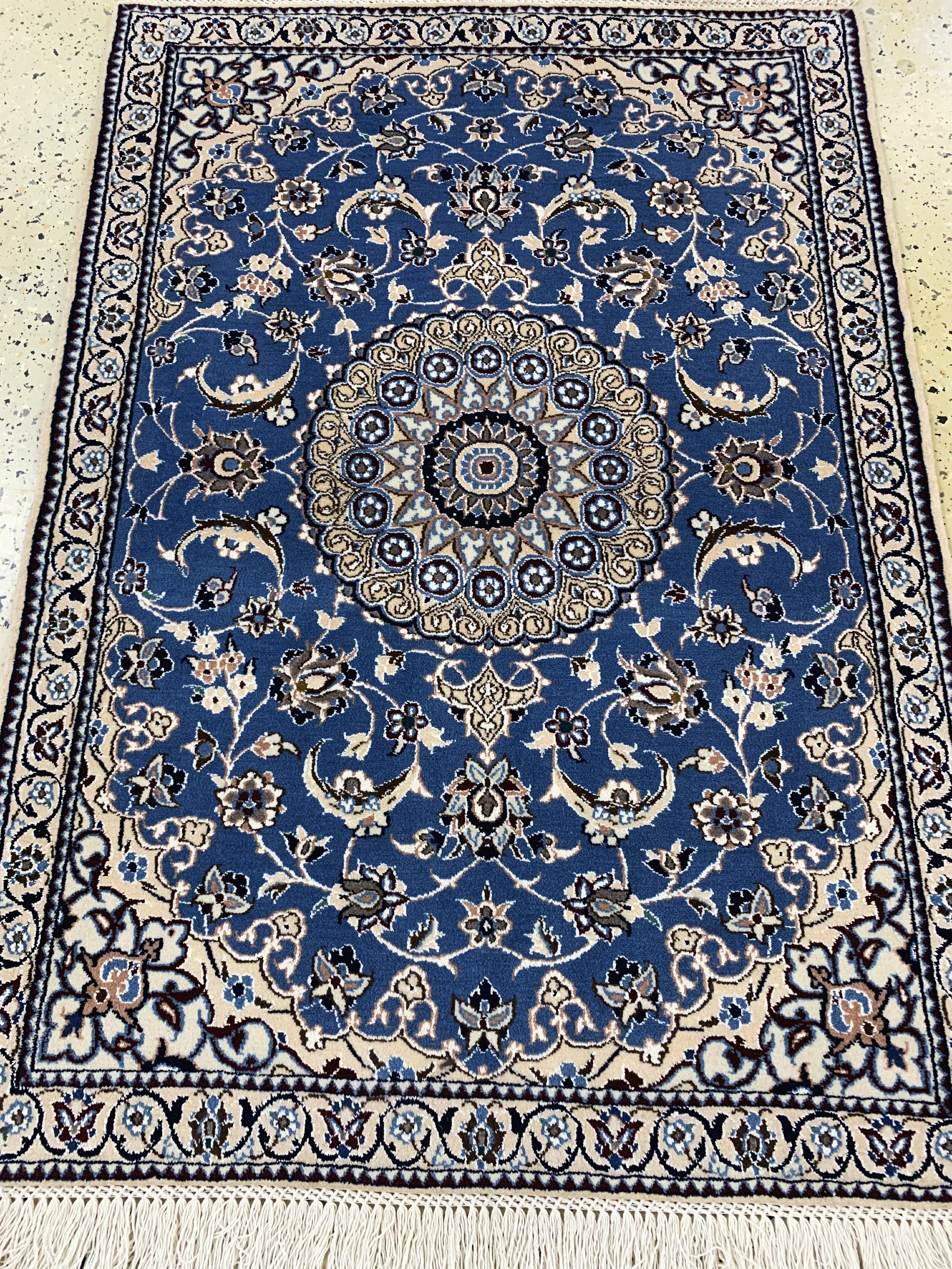 Detail c: Nain fein(9 La), Persien, Ende 20.Jhd, Korkwolle mit Seide, ca. 130 x 90 cm, ca. 500.000 Kn/qm, EHZ:(nahezu neuwertig)