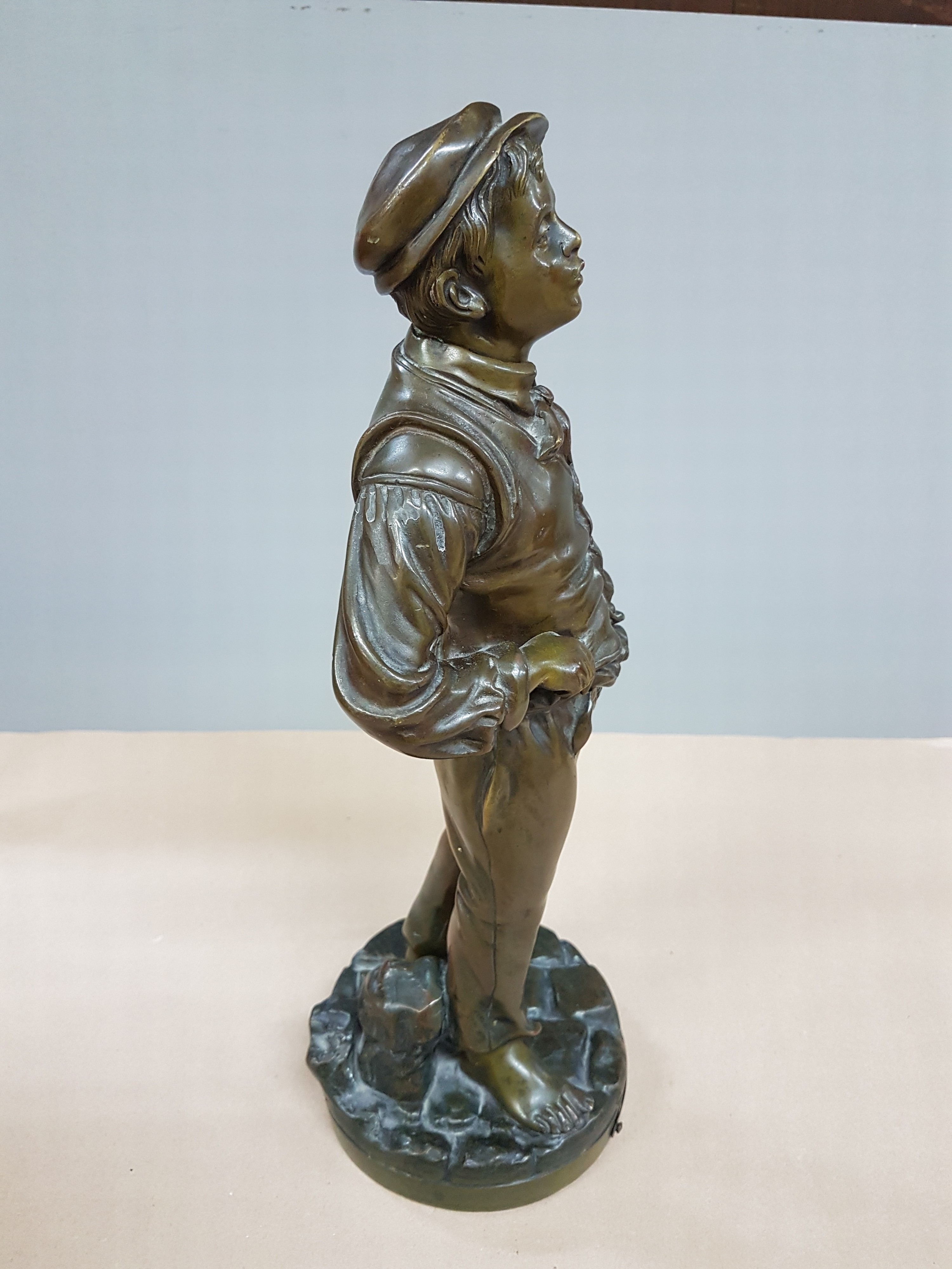Detail b: Nach Charles Eloy Bailly (1830-1895), Bronzeskulptur, "Siffleur" Der Pfeifer, signiert, Ausführung des 20.Jh., H. 36 cm