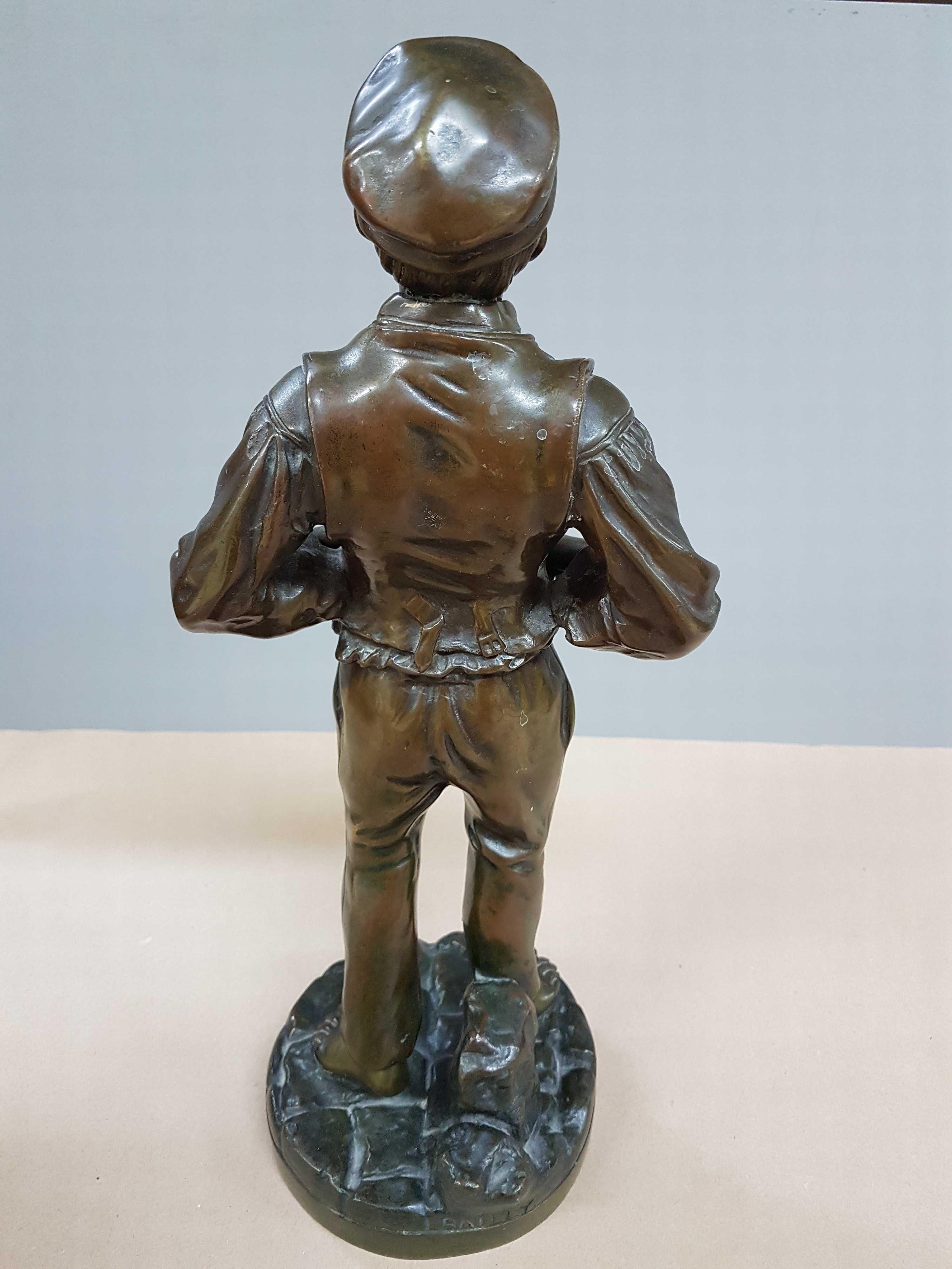 Detail c: Nach Charles Eloy Bailly (1830-1895), Bronzeskulptur, "Siffleur" Der Pfeifer, signiert, Ausführung des 20.Jh., H. 36 cm