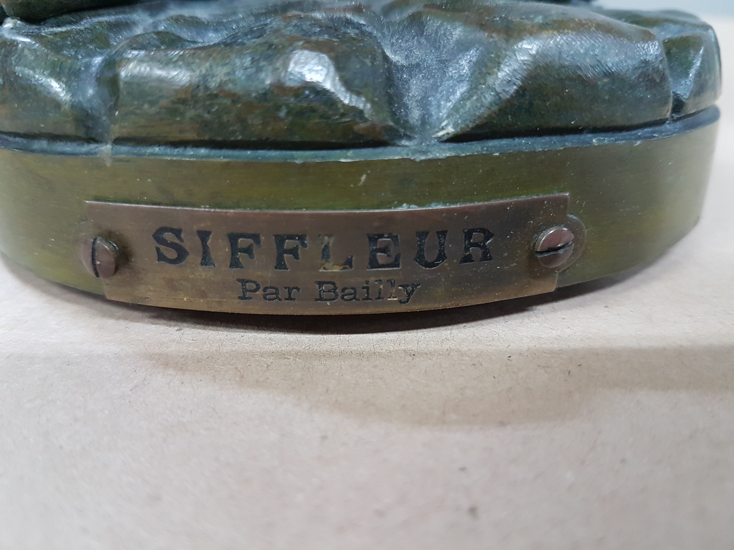 Detail g: Nach Charles Eloy Bailly (1830-1895), Bronzeskulptur, "Siffleur" Der Pfeifer, signiert, Ausführung des 20.Jh., H. 36 cm