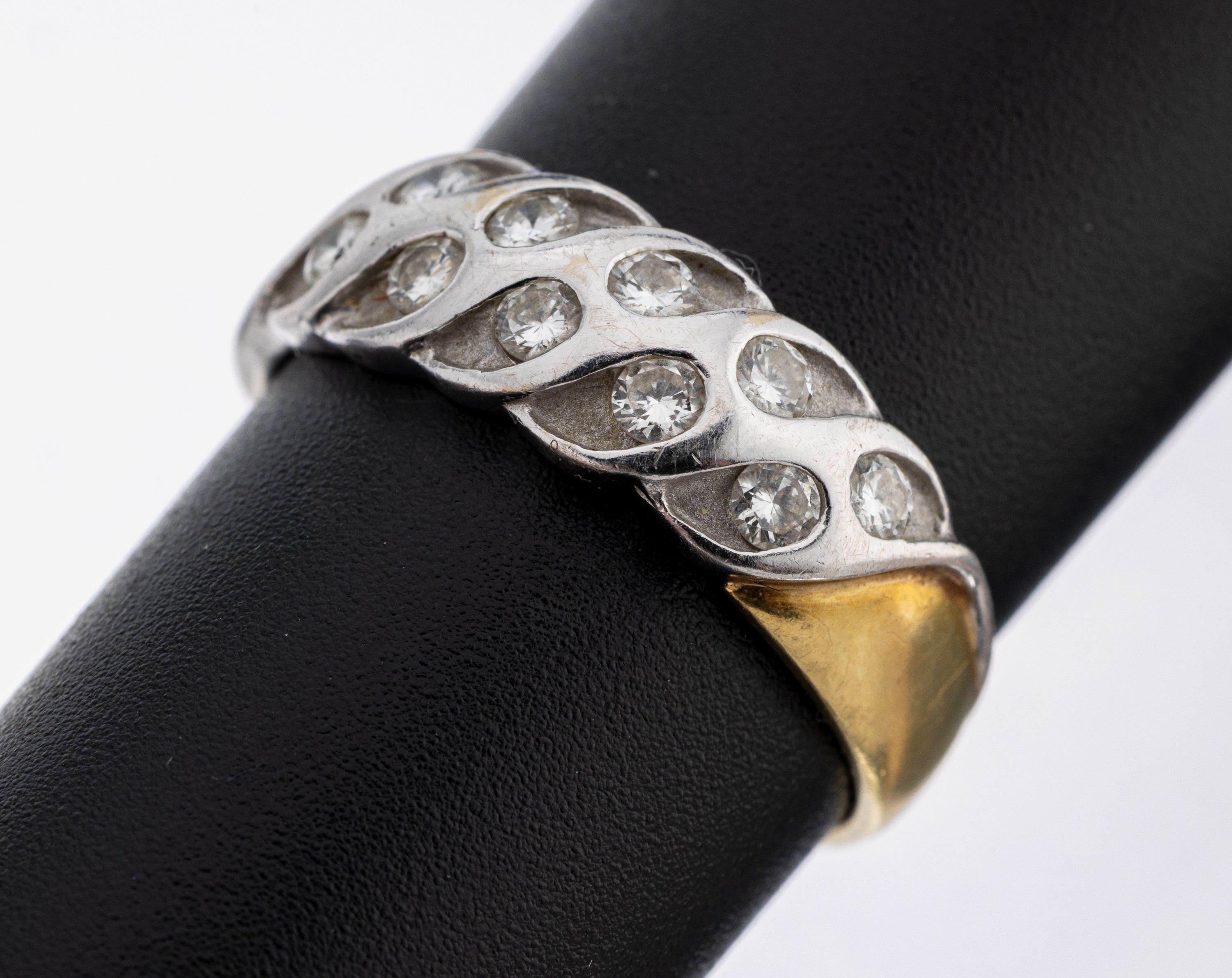 Image 27118456 - 14 kt Gold Brillant-Ring, GG/WG 585/000, 10 Brillanten zus. ca. 0.40 ct (grav.) ...