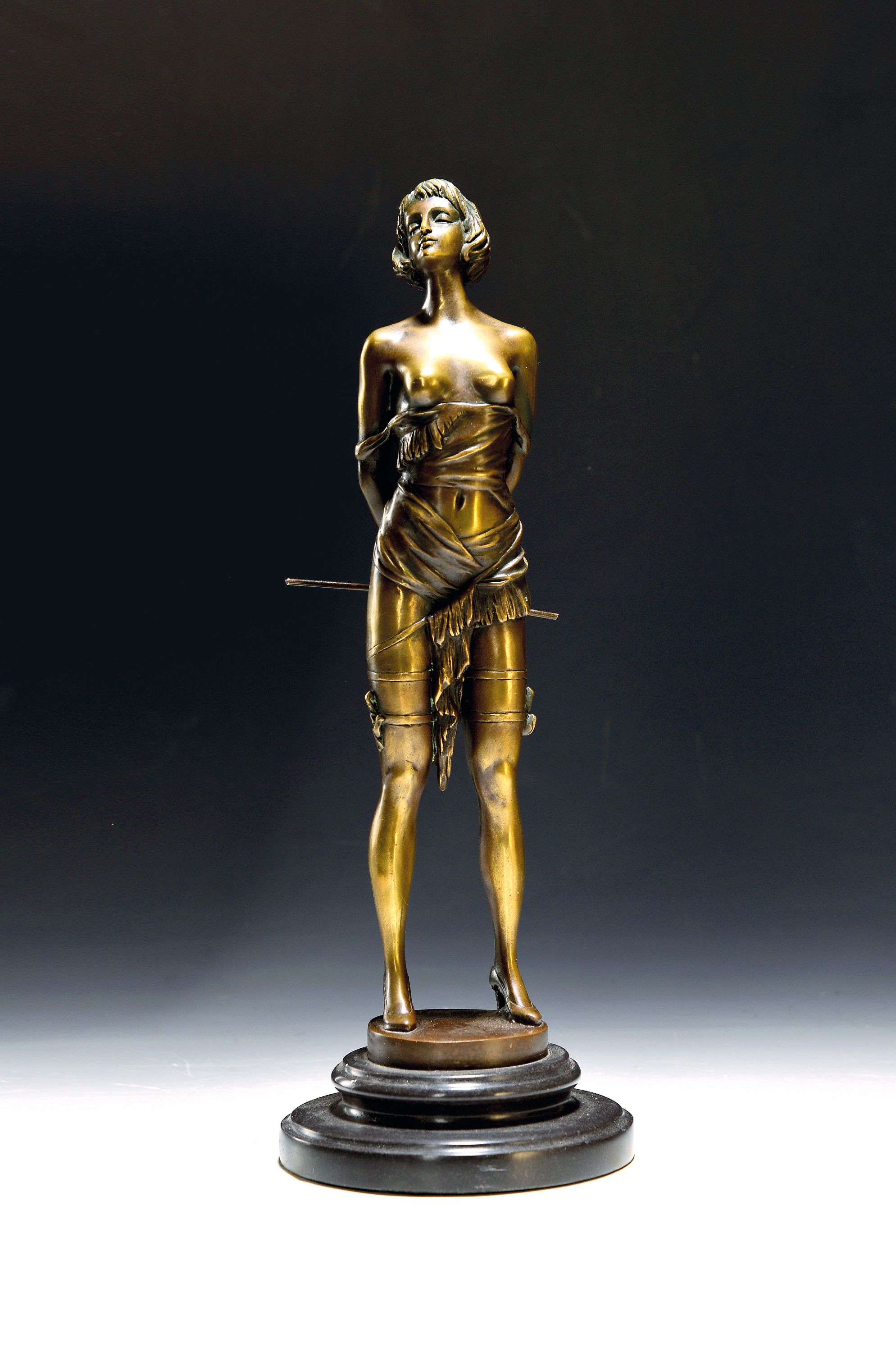 Image 27118464 - Nach Bruno Zach; 1891-1935 Wien, Bronzeskulptur: ´Erzieherin´, auf schwarzer Plinthe, ...