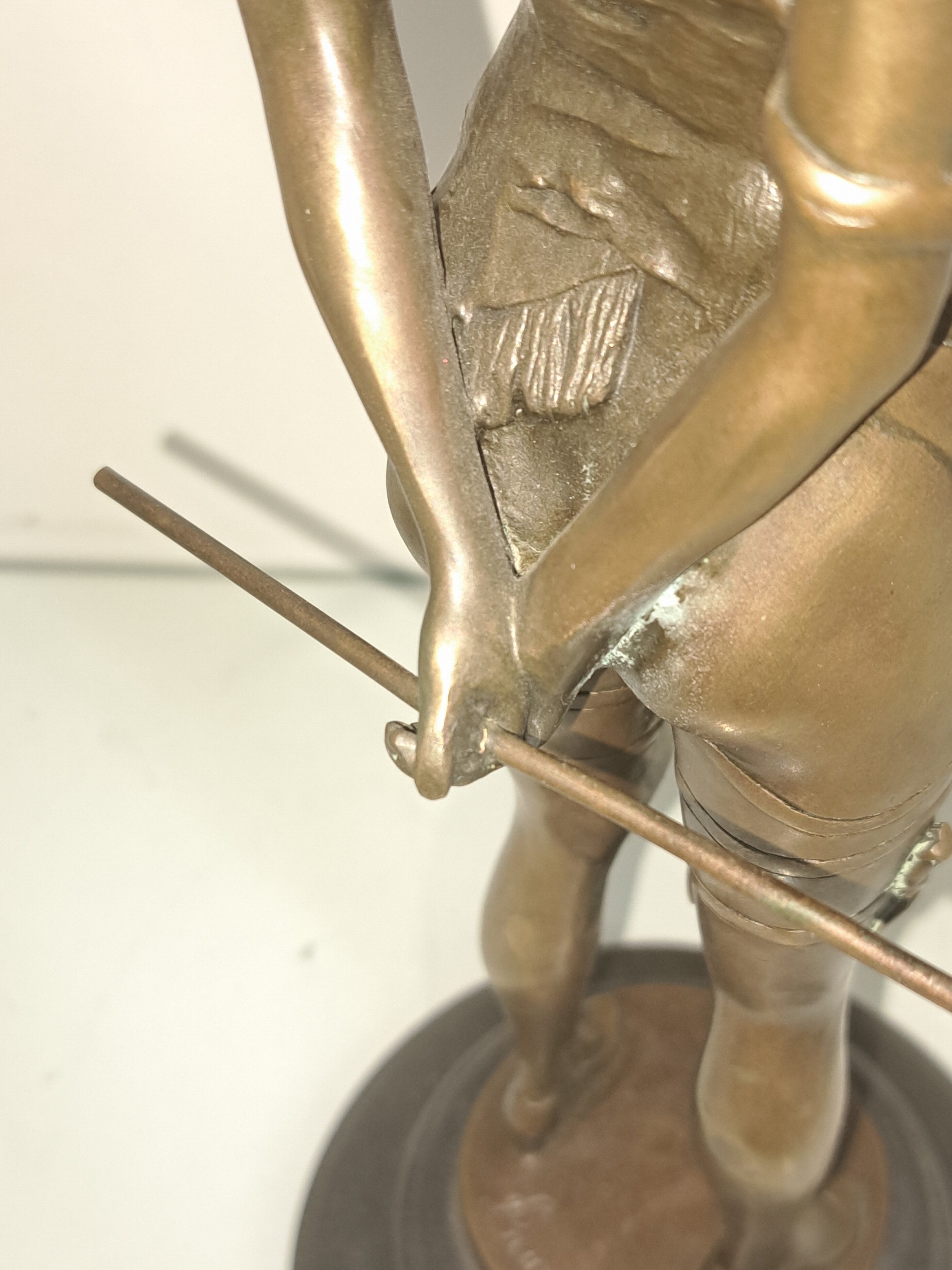 Detail k: Nach Bruno Zach; 1891-1935 Wien, Bronzeskulptur: "Erzieherin", auf schwarzer Plinthe, patiniert, signiert, Höhe 36cm