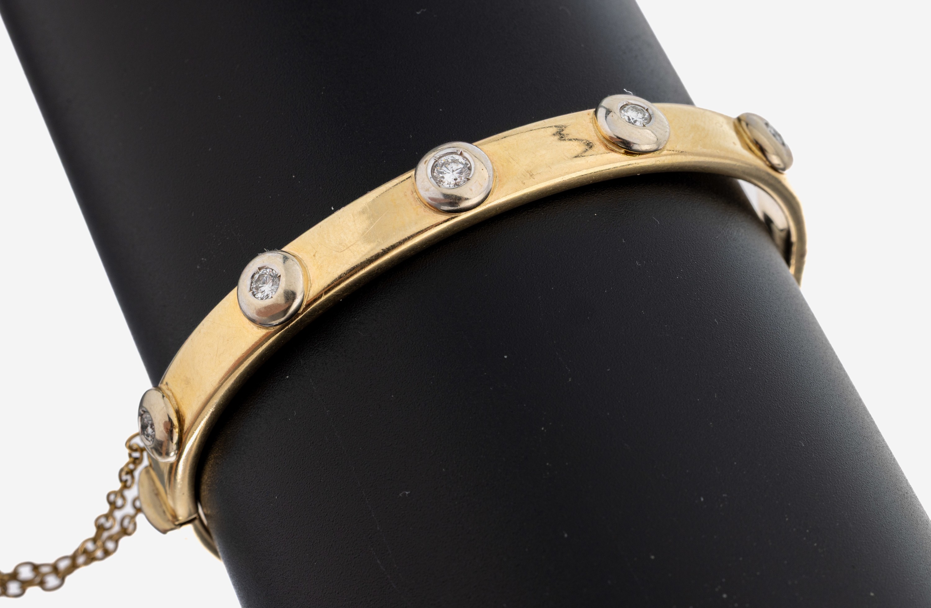 Image 27118467 - 14 kt Gold Brillant Armreif, GG/WG 585/000,5 Brillanten zus. ca. 0.35 ct Weiß/p, ca. ...