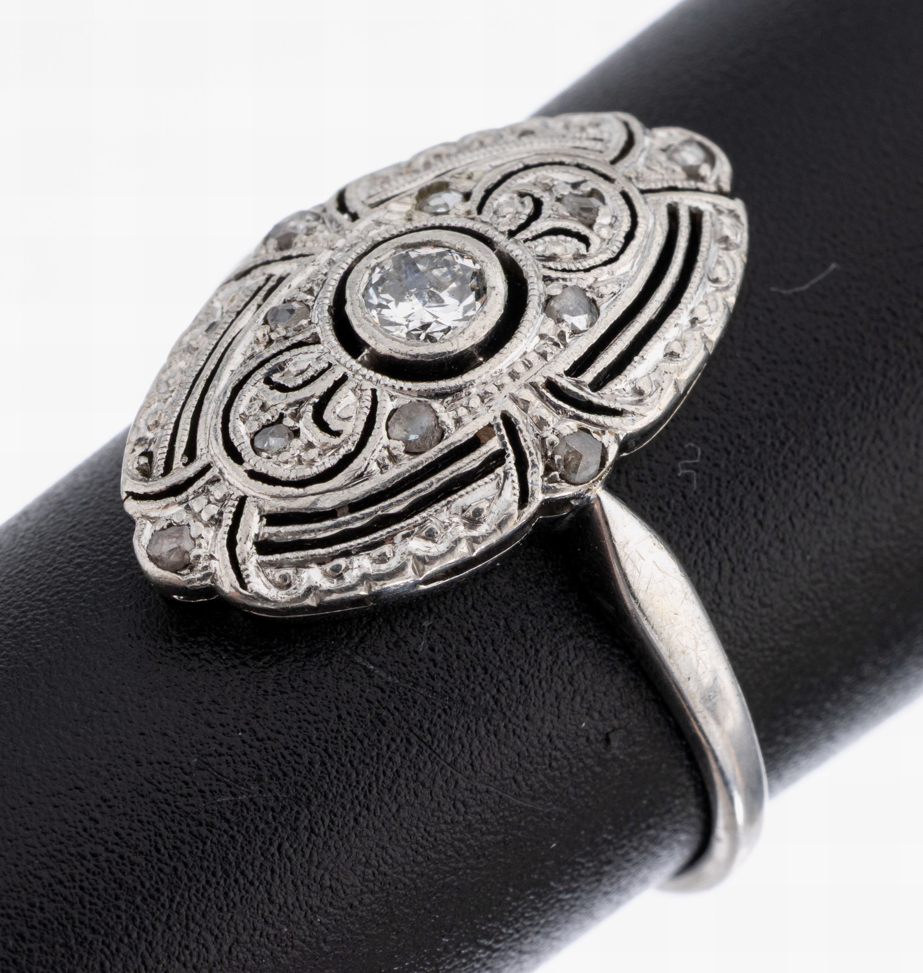 Image 27118469 - 18 kt Gold Art Deco Diamant-Ring, 1920er-30er Jahre, WG 750/000, Durchbrucharbeit, ...