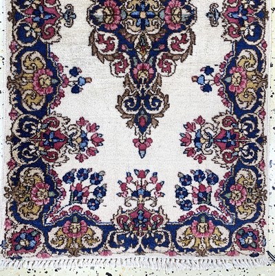 27118435b - Kerman Lawar, Persien, um 1900, Wolle auf Baumwolle, ca. 113 x 60 cm, gereinigt, EHZ: 2 ...