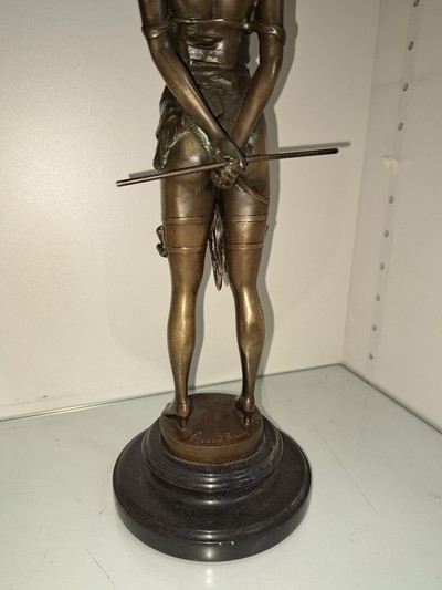27118464e - After Bruno Zach; 1891-1935 Vienna, bronze sculpture: ´Educator´, on a black plinth, ...