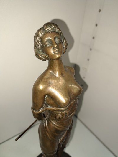 27118464h - After Bruno Zach; 1891-1935 Vienna, bronze sculpture: ´Educator´, on a black plinth, ...