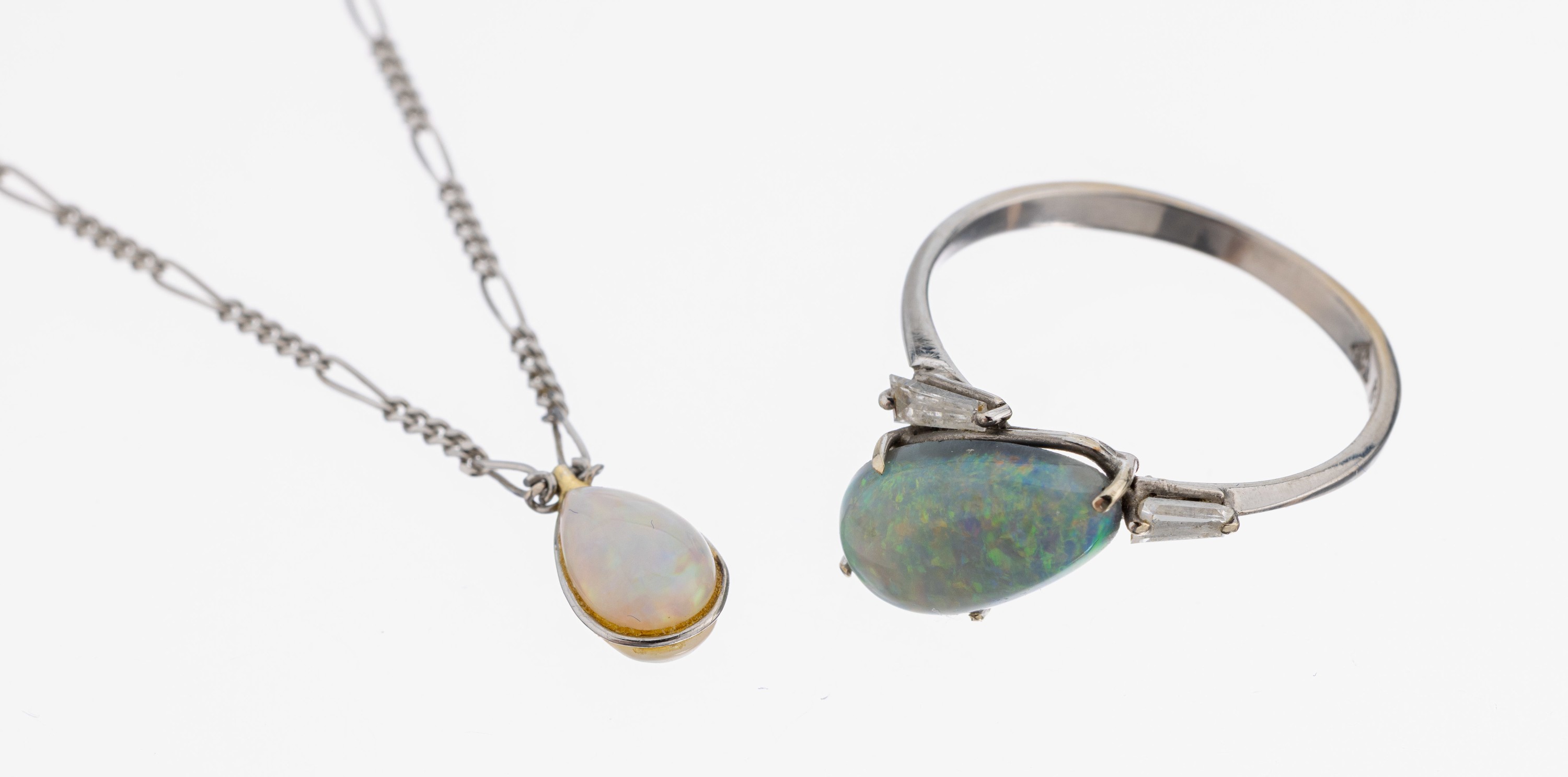 Image 27118526 - Schmuckkonvolut mit Opalen: Collier und Ring, Collier WG 585/000, Ring WG 750/000, 2 ...