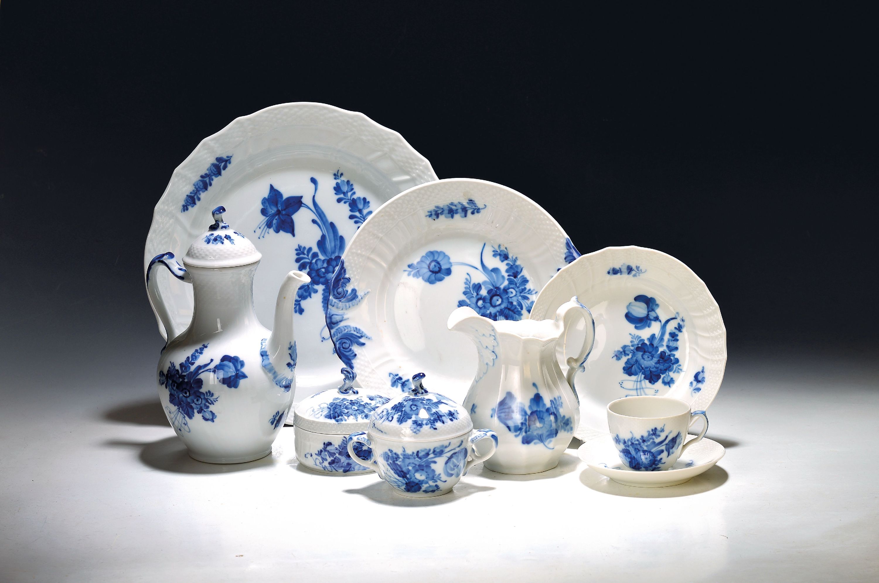 Image 27118549 - Kaffeeservice für 6 Personen mit vielen Servierteilen, Royal Copenhagen, Blaue Blume, ...