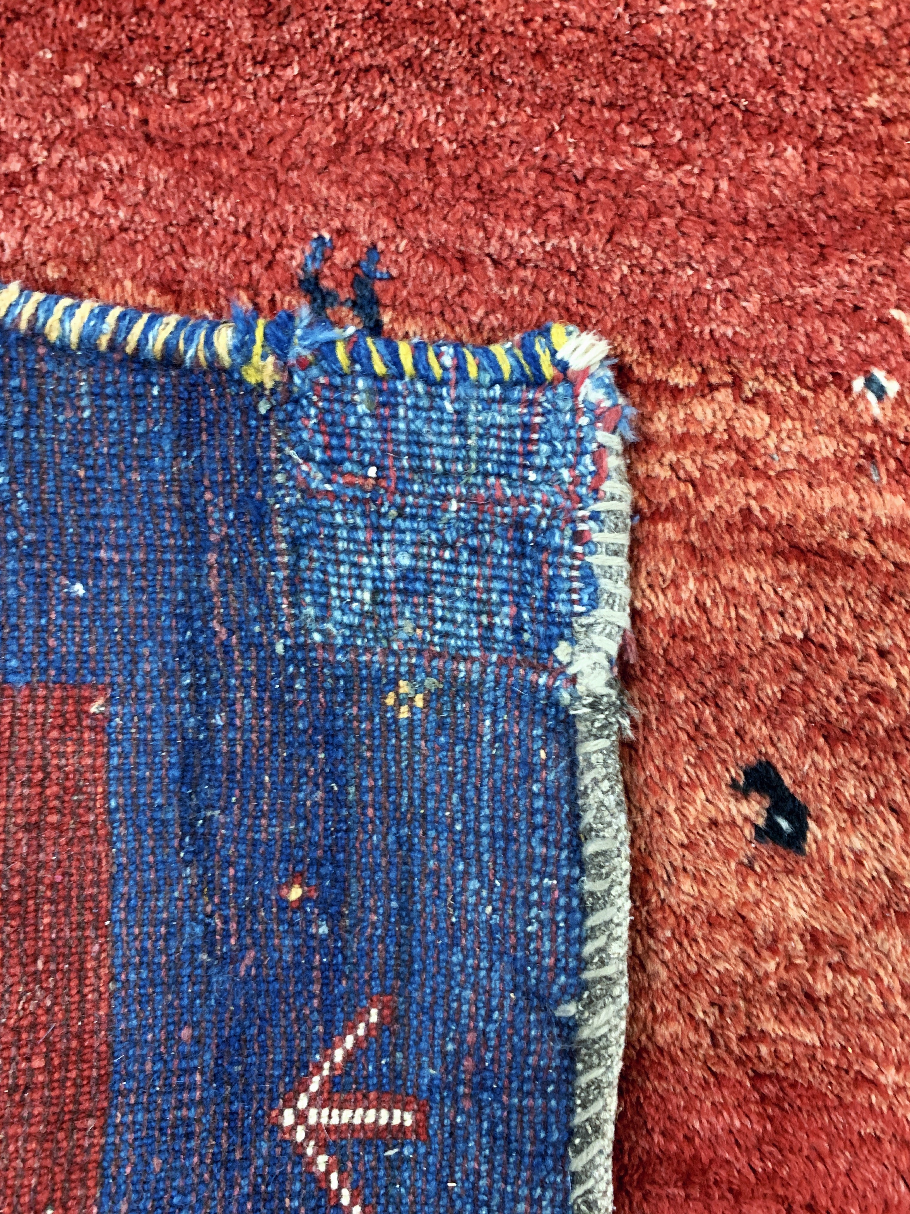 Detail j: Gabbeh, Persien, Ende 20.Jhd, Wolle auf Wolle, ca. 320 x 260 cm, EHZ: 2, (kleine Restaurierung)