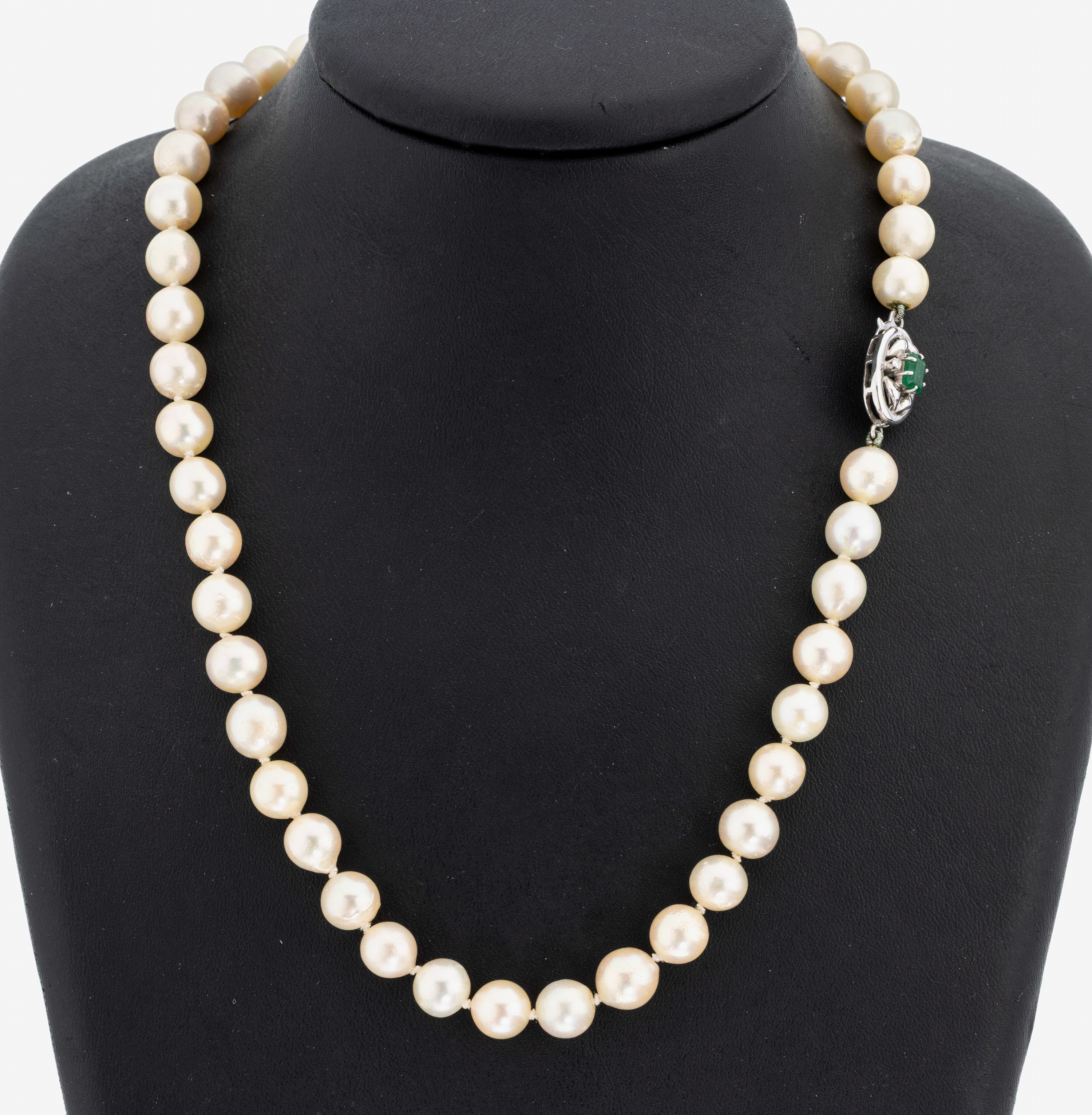 Image 27118576 - Perl-Collier mit 18 kt Gold Smaragd-Diamant- Schließe, WG 750/000, l. barocke ...