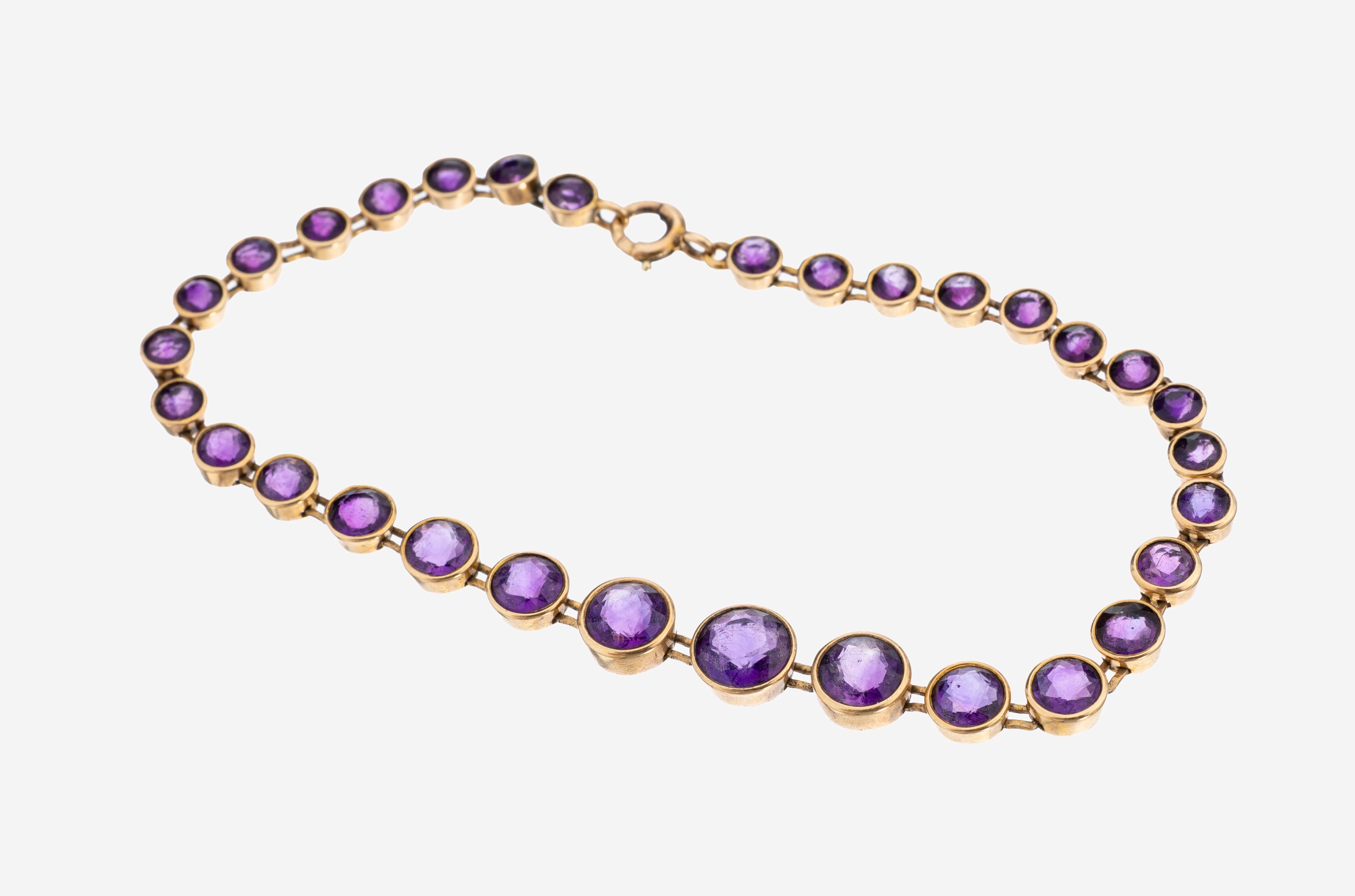 Image 27118594 - 14 kt Gold Amethyst-Armband, um 1910-20, GG585/000 gepr., im Verlauf, rundfacett. ...