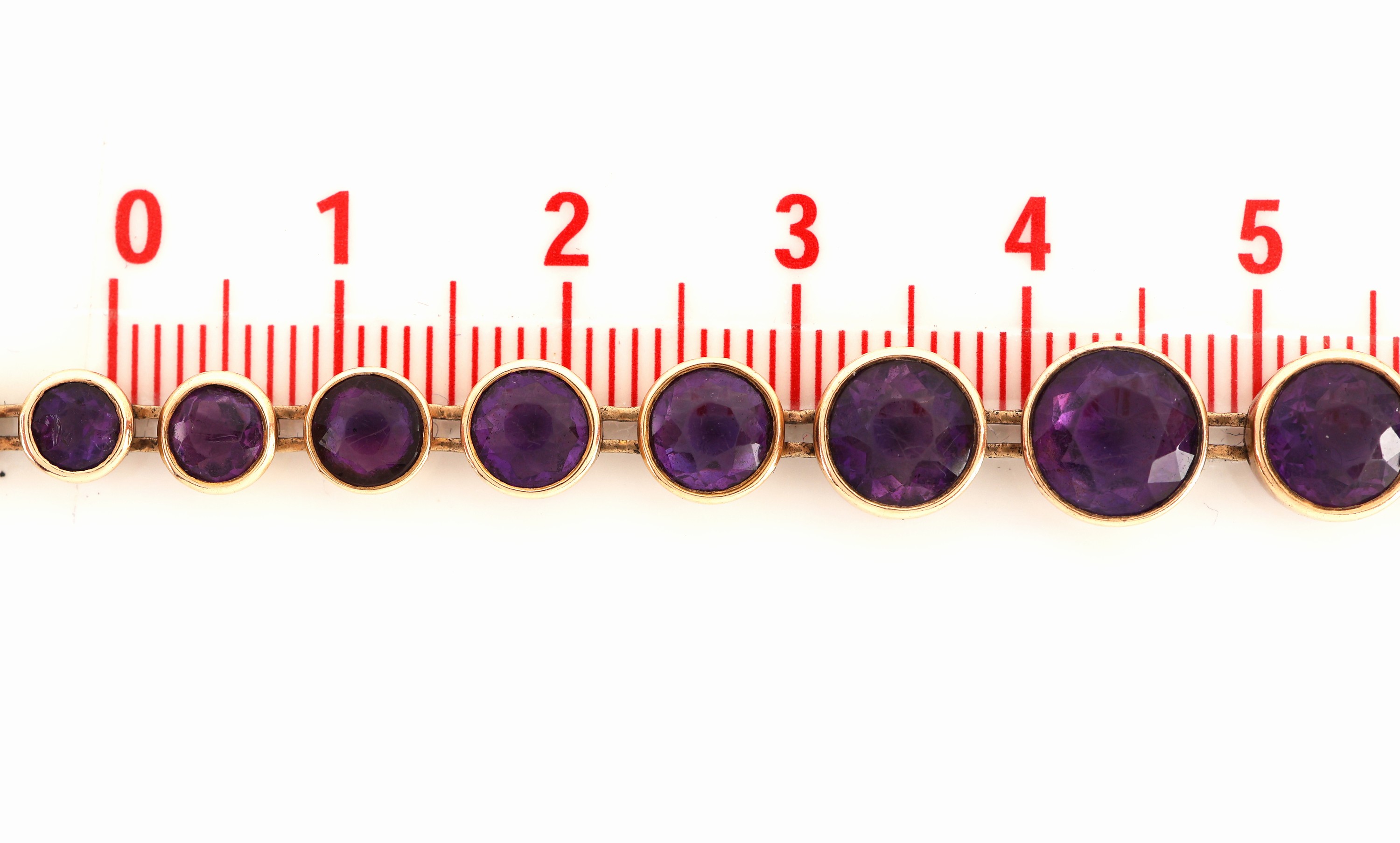Detail a: 14 kt Gold Amethyst-Armband, um 1910-20, GG585/000 gepr., im Verlauf, rundfacett. Amethyste, L. ca. 20 cm, Federringschließe, ca. 10.1 g