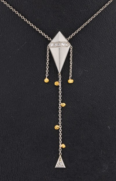 27118537a - Platin Diamant Collier ´Drache´, Platin 950/000 und GG, satiniert, 5 kl. 8/8-Diamanten, ...