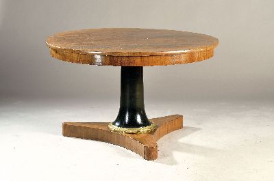 Image Salontisch, Frankreich, Mahagonifurnier, 19.Jh., schwarze runde Säule auf dreipassiger ...