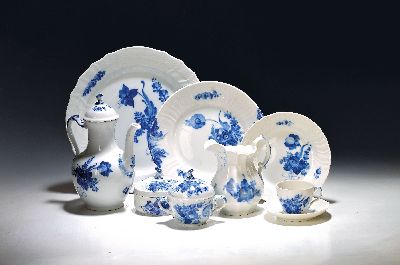 Image Kaffeeservice für 6 Personen mit vielen Servierteilen, Royal Copenhagen, Blaue Blume, ...