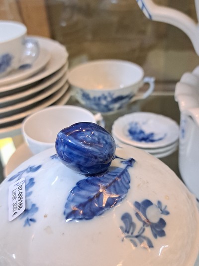 27118550g - Frühstücksservice für 6 Personen mit vielen Servierteilen, Blaue Blume, Royal ...