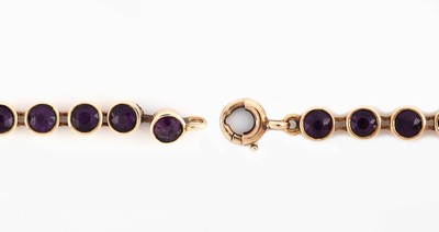 27118594c - 14 kt Gold Amethyst-Armband, um 1910-20, GG585/000 gepr., im Verlauf, rundfacett. ...