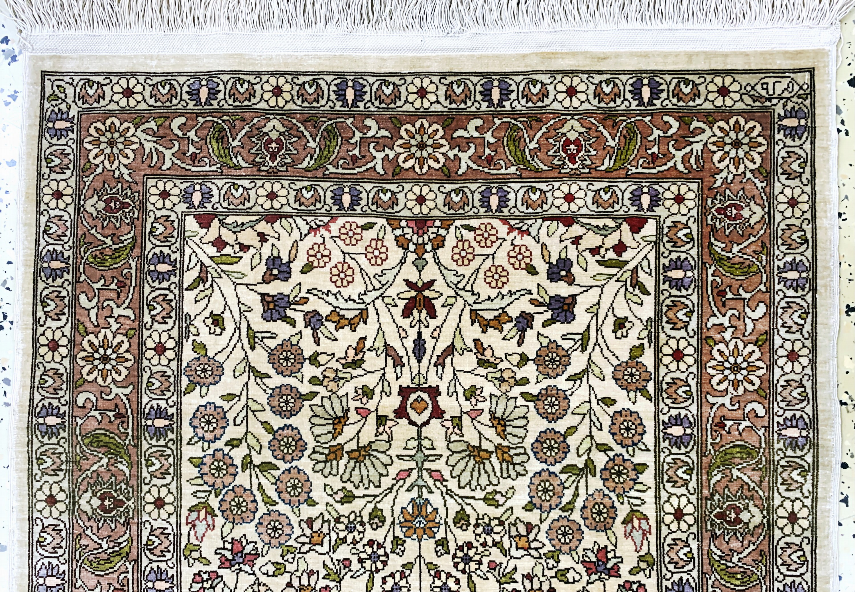 Detail a: Hereke Seide signiert, Türkei, Mitte 20.Jhd, reine Naturseide, ca. 85 x 56 cm, EHZ:1-2