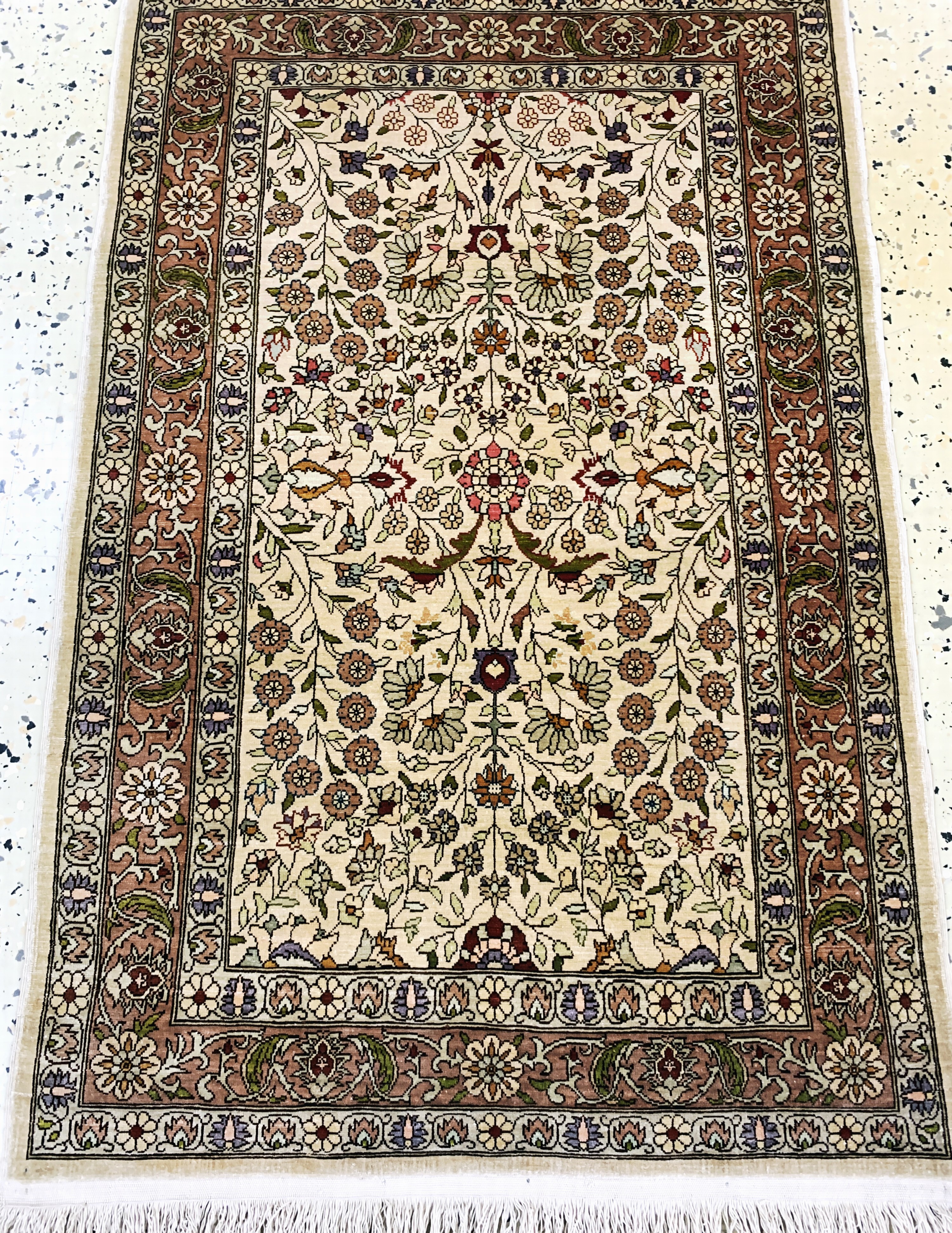 Detail d: Hereke Seide signiert, Türkei, Mitte 20.Jhd, reine Naturseide, ca. 85 x 56 cm, EHZ:1-2