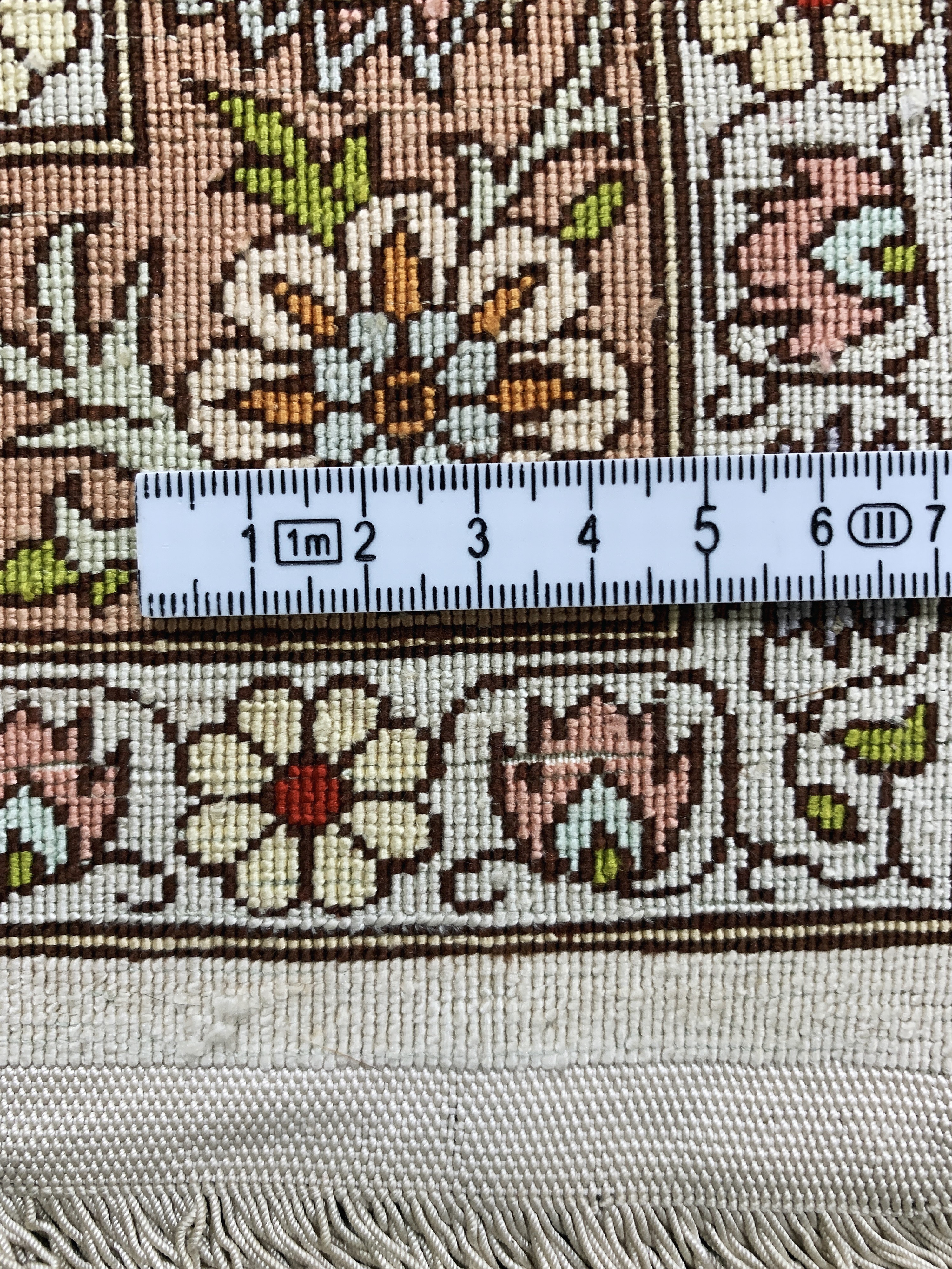 Detail e: Hereke Seide signiert, Türkei, Mitte 20.Jhd, reine Naturseide, ca. 85 x 56 cm, EHZ:1-2