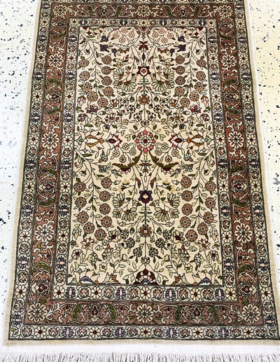 27118695d - Hereke Seide signiert, Türkei, Mitte 20.Jhd, reine Naturseide, ca. 85 x 56 cm, EHZ:1-2 ...