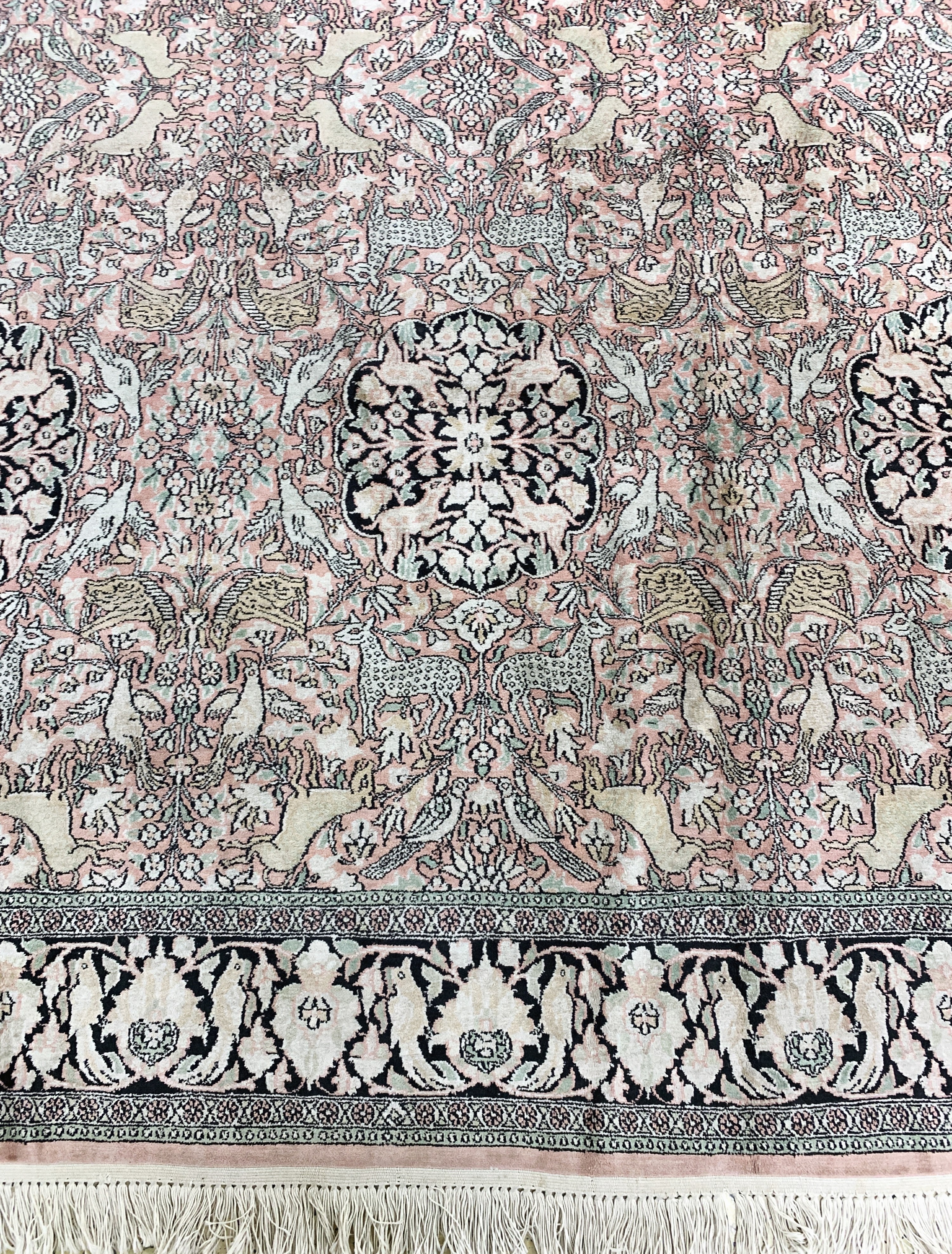 Detail b: Kaschmir, Indien, Ende 20.Jhd, merzerisierte Baumwolle, ca. 510 x 365 cm, Reinigungsbedürftig, EHZ: 2(verblasst)