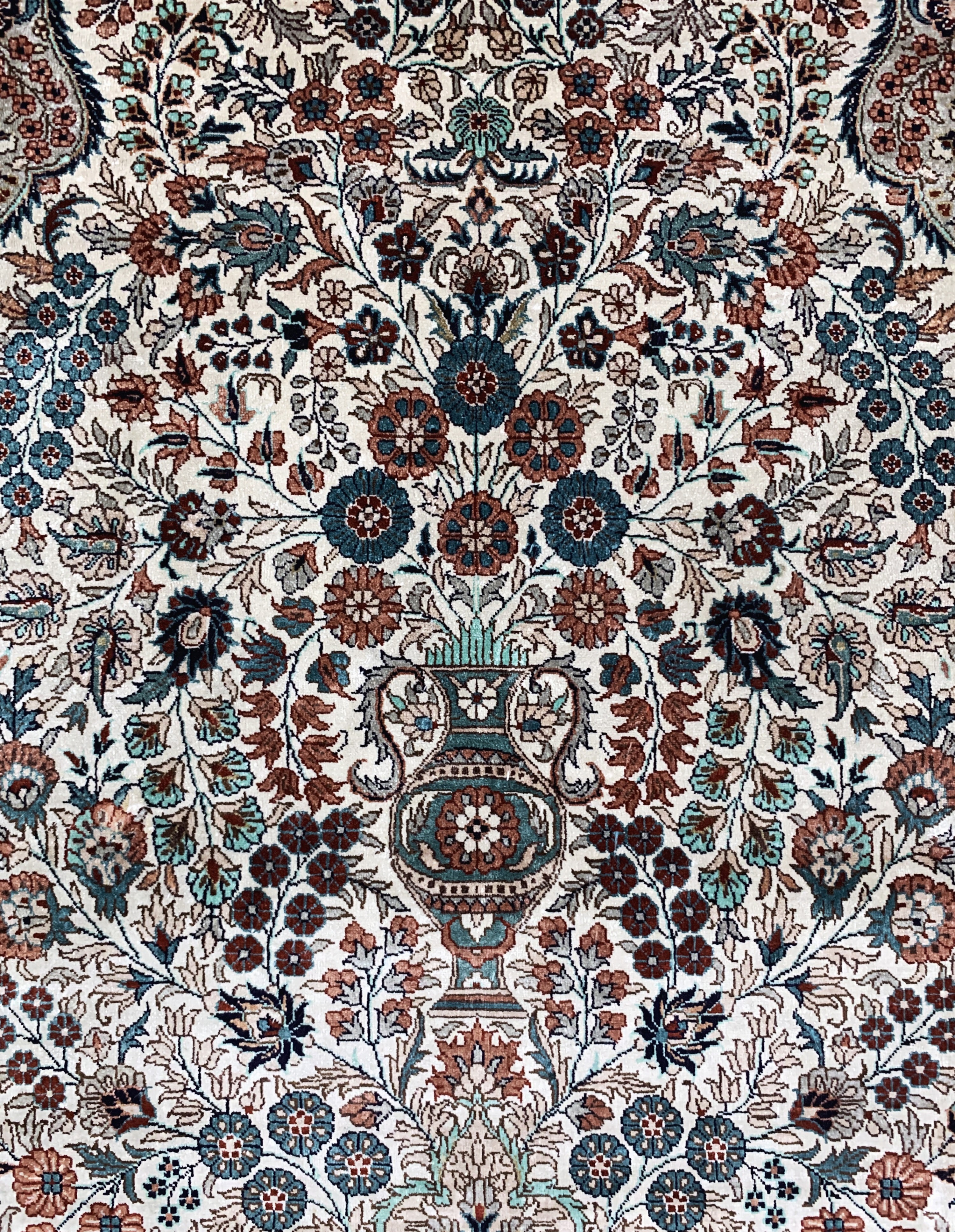 Detail c: Hereke Seide, China, Ende 20.Jhd, reine Naturseide, ca. 185 x 120 cm, EHZ: 2
