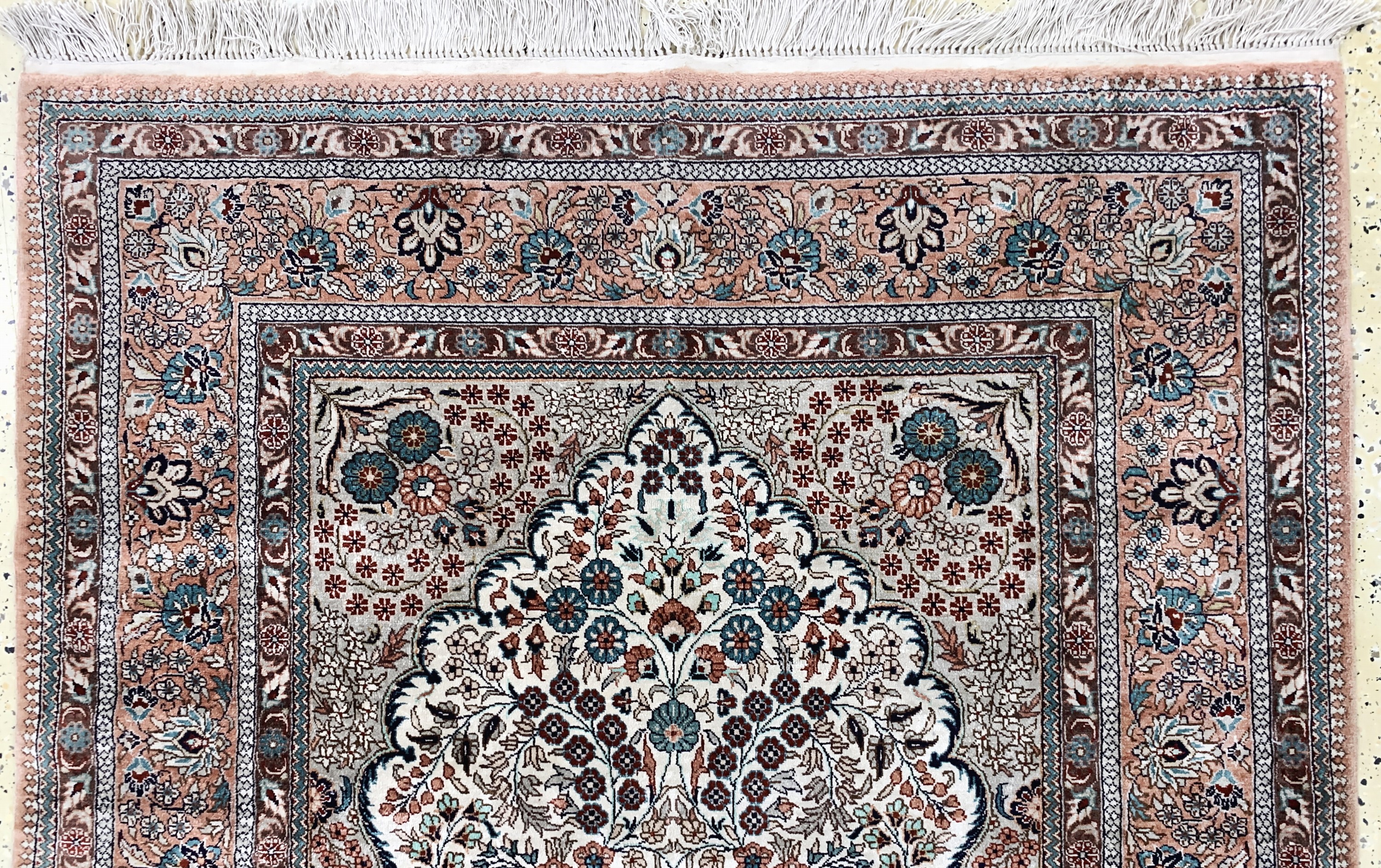 Detail d: Hereke Seide, China, Ende 20.Jhd, reine Naturseide, ca. 185 x 120 cm, EHZ: 2