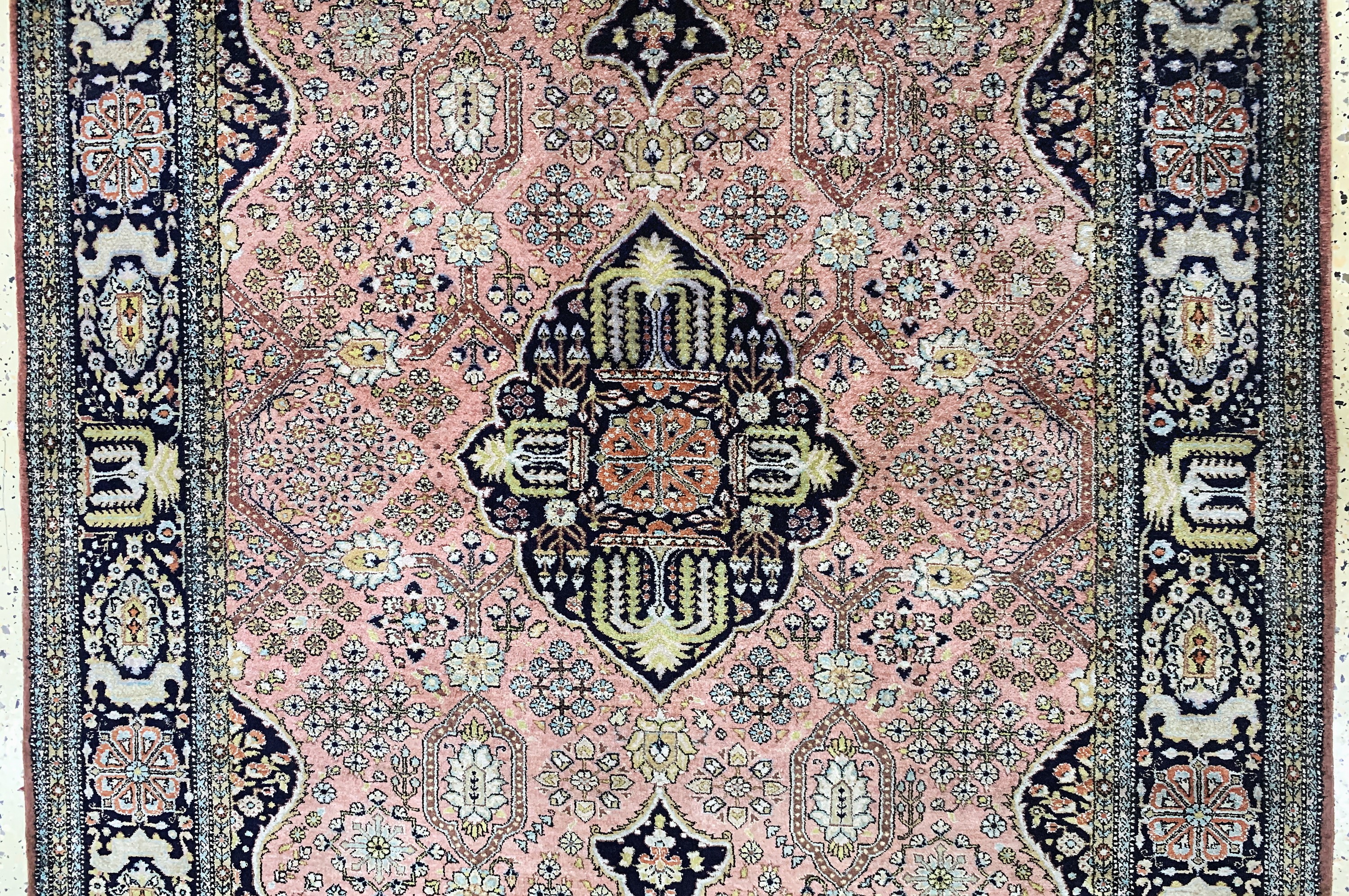 Detail d: Ghom Seide, Persien, Mitte 20.Jhd, reine Naturseide, ca. 210 x 140 cm, EHZ: 2