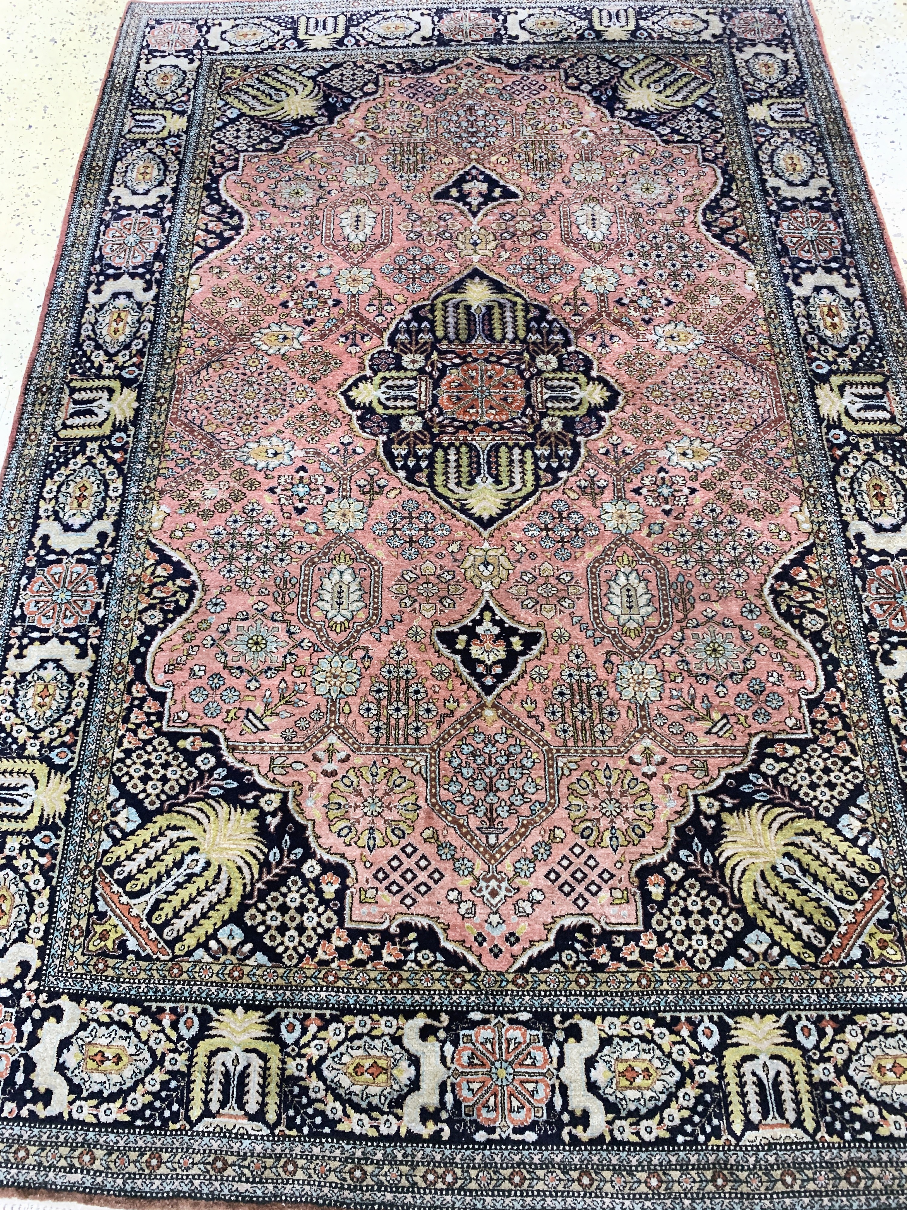 Detail e: Ghom Seide, Persien, Mitte 20.Jhd, reine Naturseide, ca. 210 x 140 cm, EHZ: 2