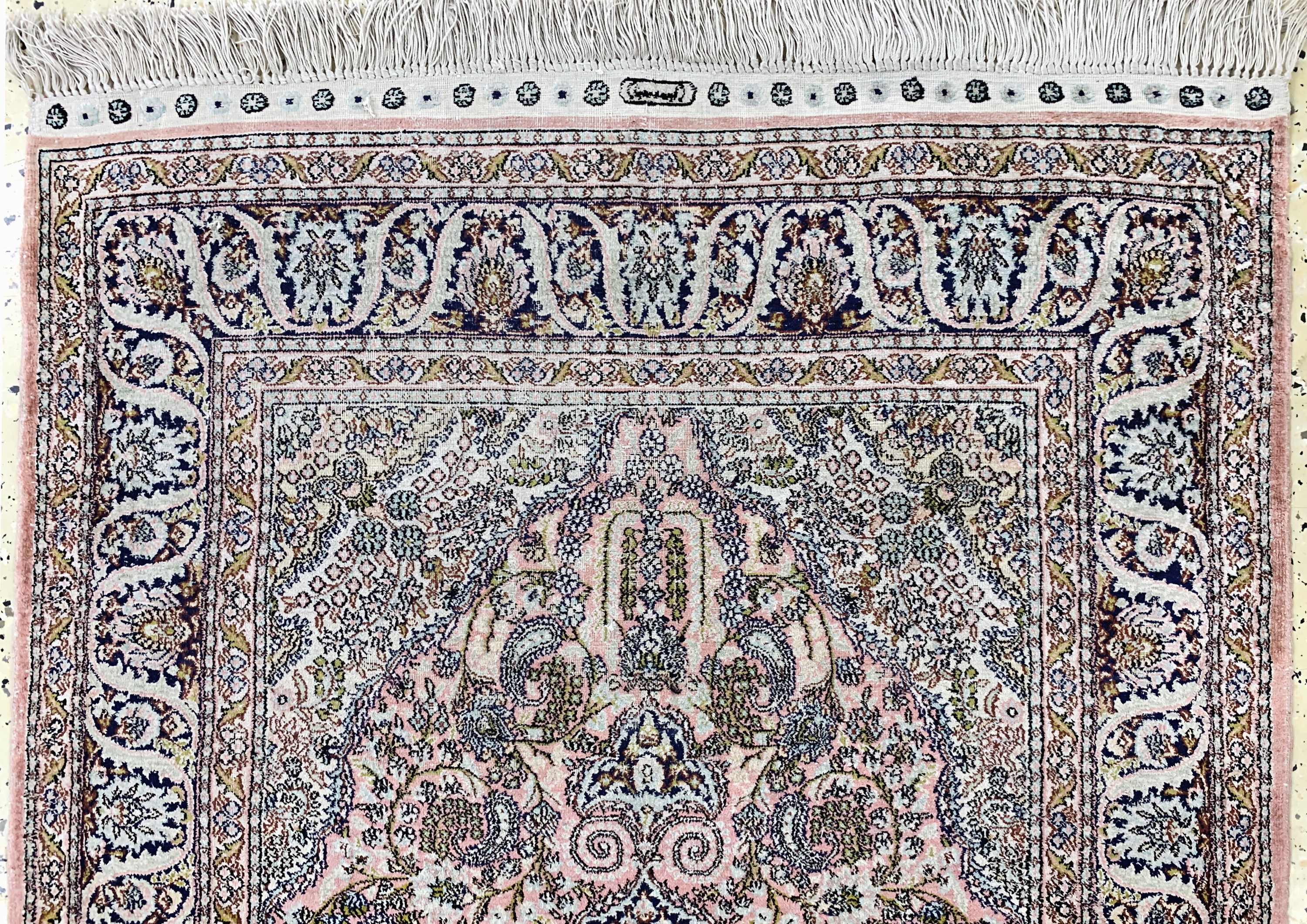 Detail a: Hereke Seide, China, Ende 20.Jhd, reine Naturseide, ca. 155 x 90 cm, Reinigungsbedürftig, EHZ: 2
