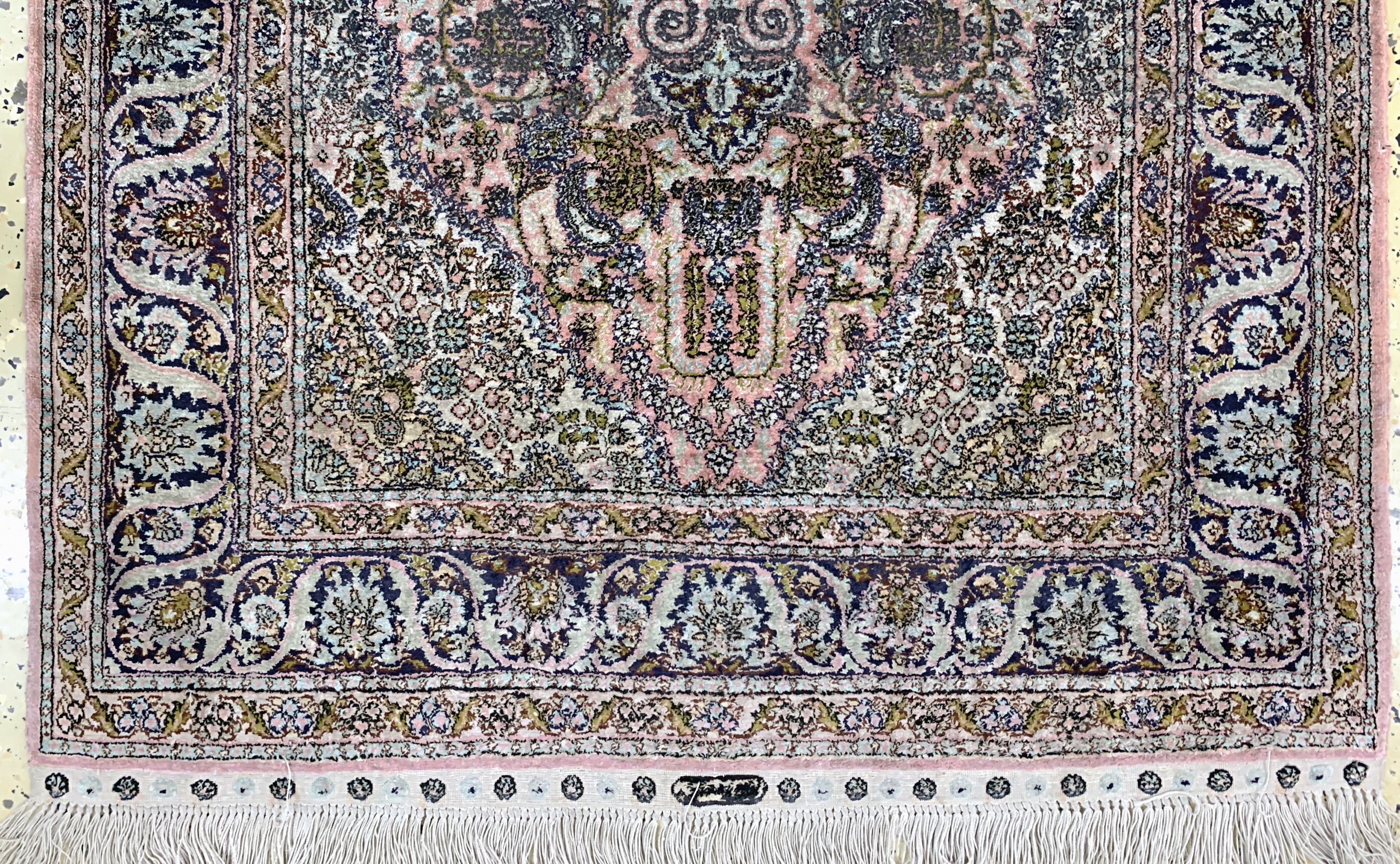 Detail c: Hereke Seide, China, Ende 20.Jhd, reine Naturseide, ca. 155 x 90 cm, Reinigungsbedürftig, EHZ: 2